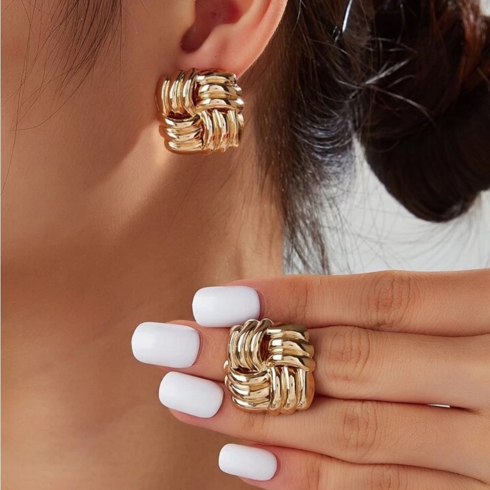 ✨ Elegant Gold Twisted Square & Cross Button Earrings